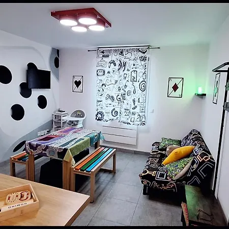 15' De Maison à Thème Avec Salle De Jeux Privée 6 Couchages 2 Wc *