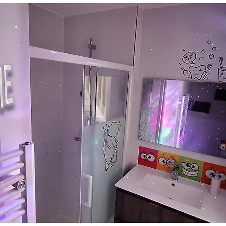 15' De Maison à Thème Avec Salle De Jeux Privée 6 Couchages 2 Wc *